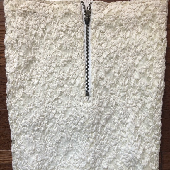 BNWT white lace mini skirt - size Small - Picture 3 of 3